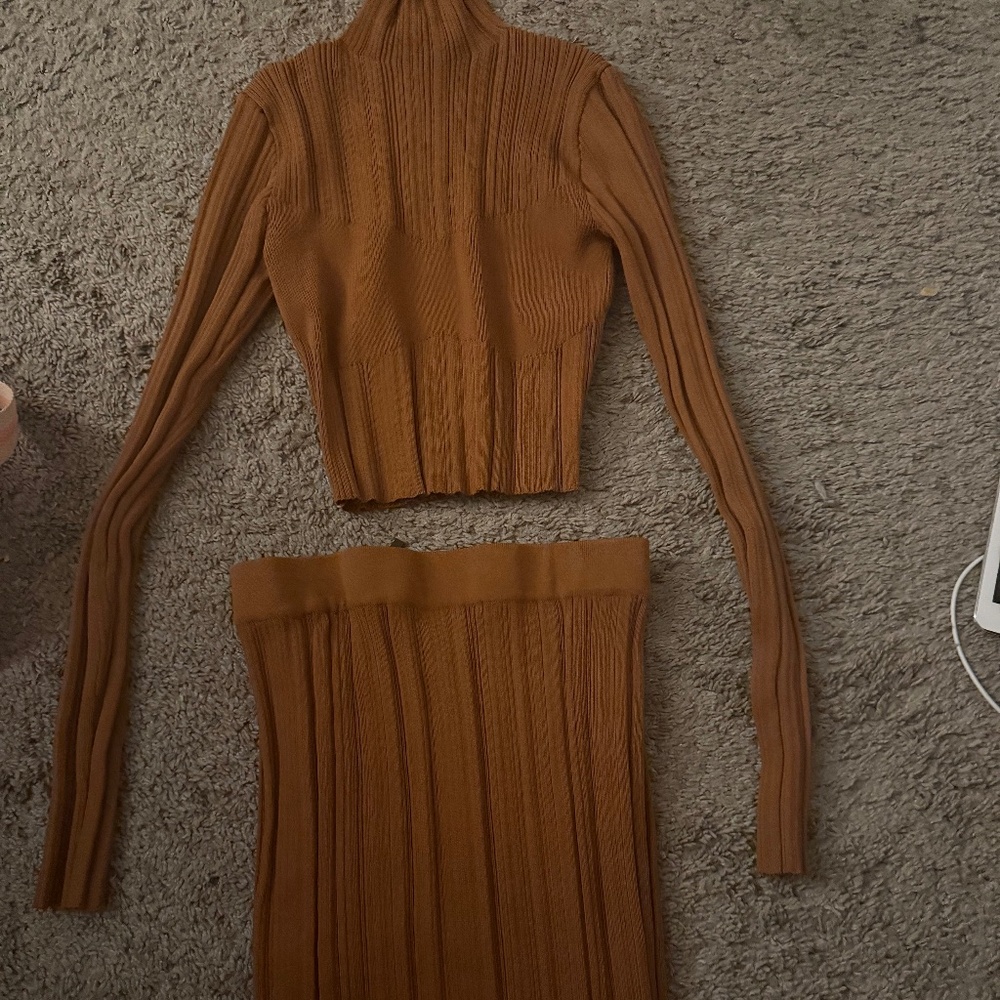 Set tan small